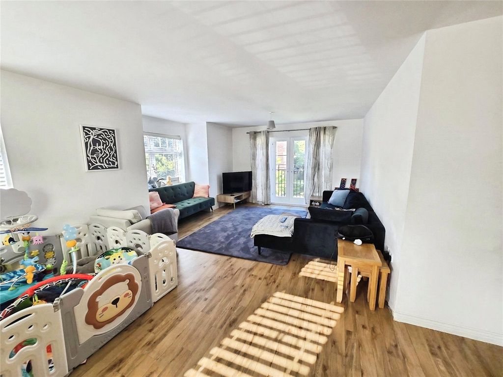 Property photo 2 of 10 Picture No. 12