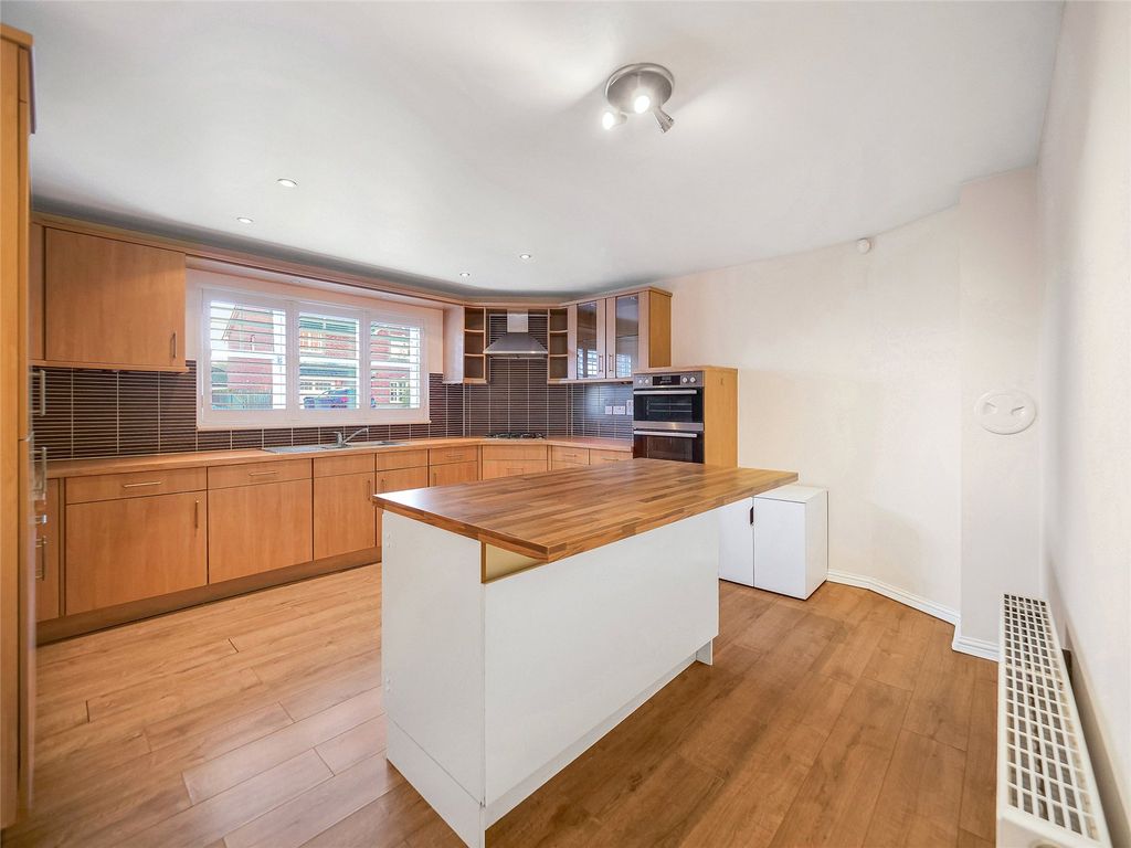 Property photo 2 of 19 Picture No. 27