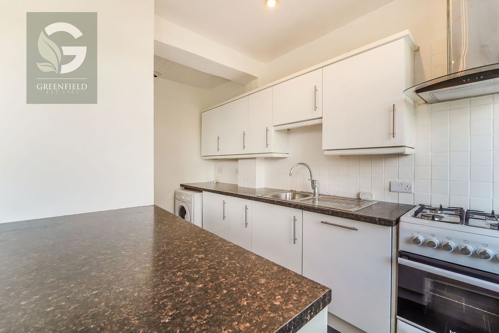 Property photo 3 of 16 Ardrossan Gardens, Worcester Park, Surrey, Kt4 7Ay