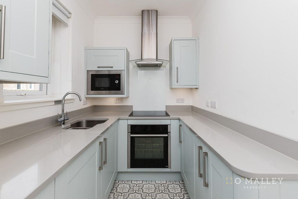 Property photo 2 of 11 Kitchen