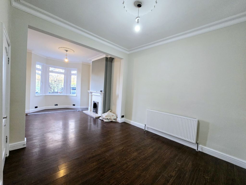 Property photo 1 of 9 Nelsons Are Proud To Present This Stunning And Spacious Three Bedroom Terraced House With A Large Garden.
