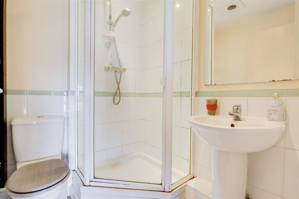 Property photo 3 of 10 3_Main-Ensuite-0 (1).Jpg