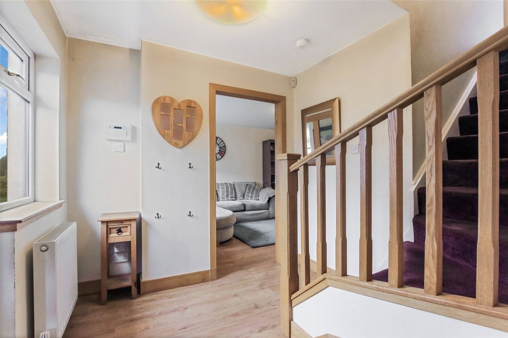 Property photo 2 of 21 Hallway