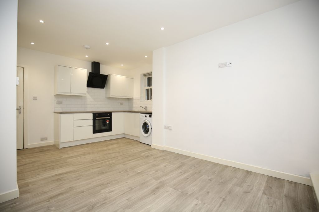 Property photo 3 of 10 4X8A0631