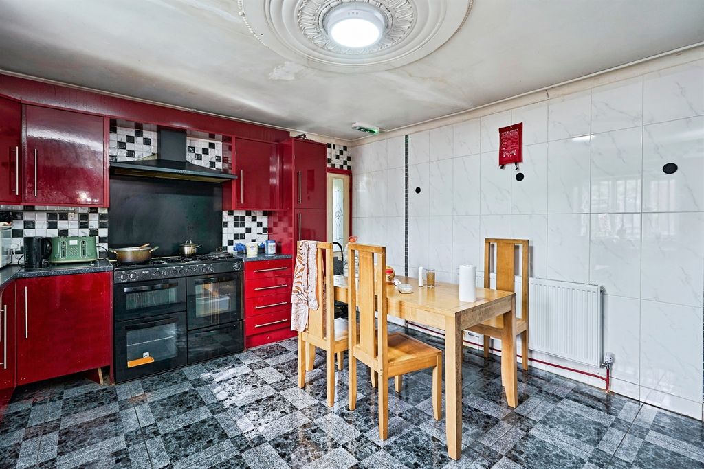 Property photo 2 of 17