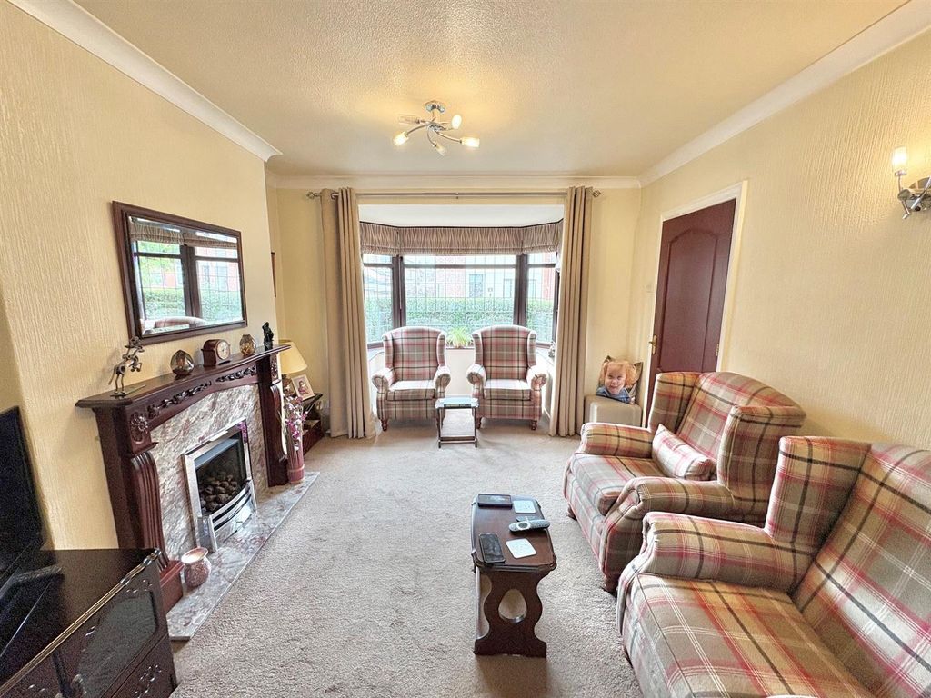 Property photo 3 of 17 Lounge.Jpg