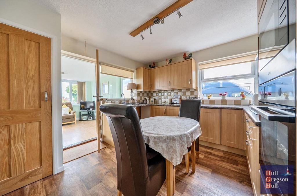 Property photo 2 of 25 5A3A95A5-56Cb-4942-8cd2-47B7F4Eb1Adf.Jpg