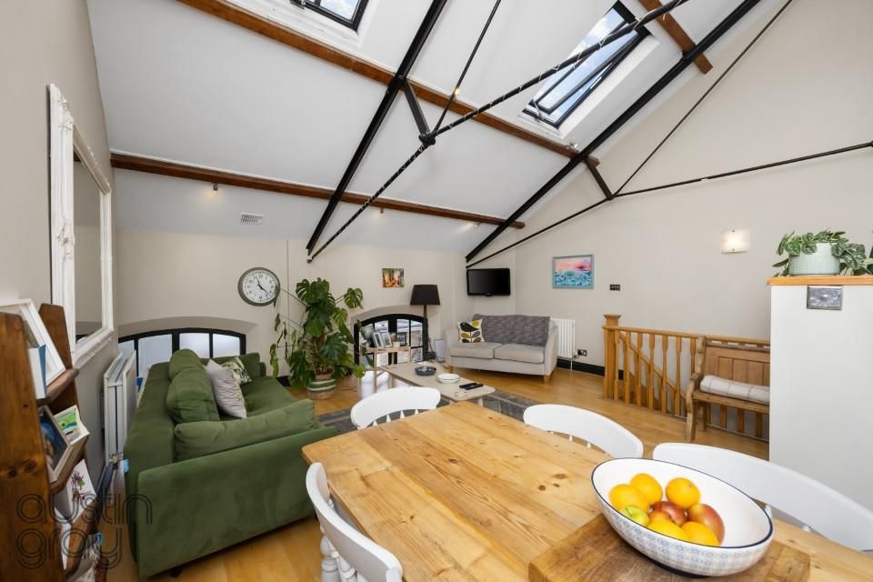 Property photo 2 of 17 Queens Park Road, Loft, 2-012.Jpg