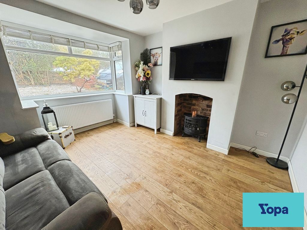 Property photo 2 of 18 Lounge