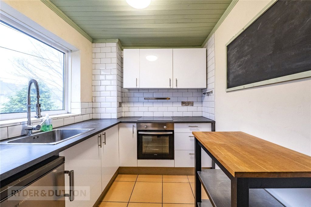 Property photo 2 of 18 Kitchen