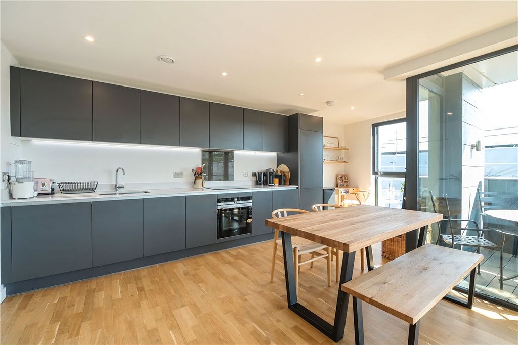 Property photo 2 of 20 Picture No. 15