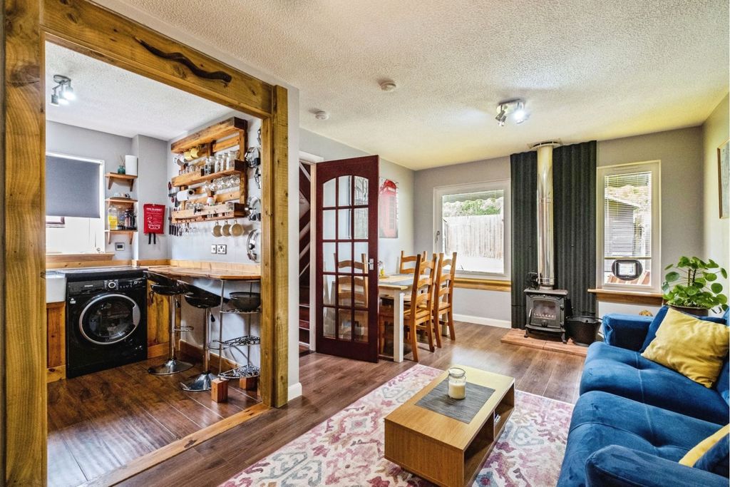 Property photo 3 of 17 Living Room