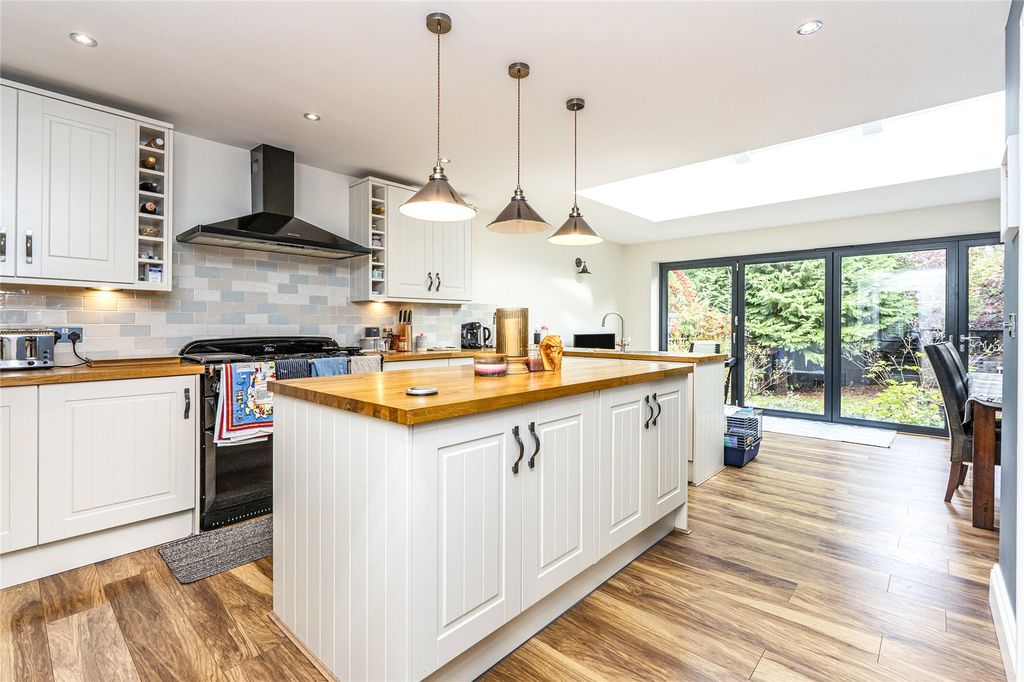 Property photo 3 of 27 Kitchen