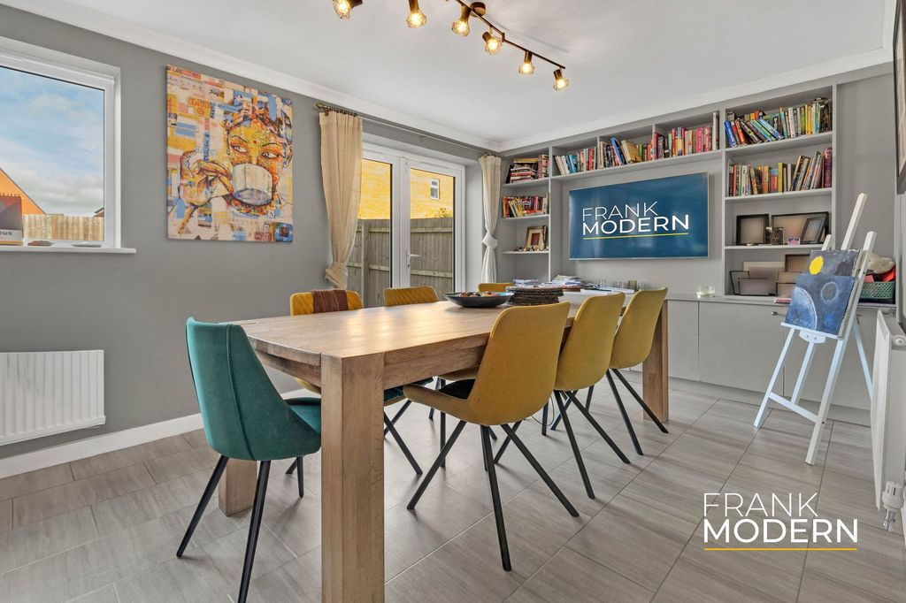 Property photo 3 of 39 Dining Area