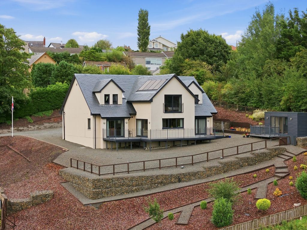 Property photo 2 of 42 Picture No. 11