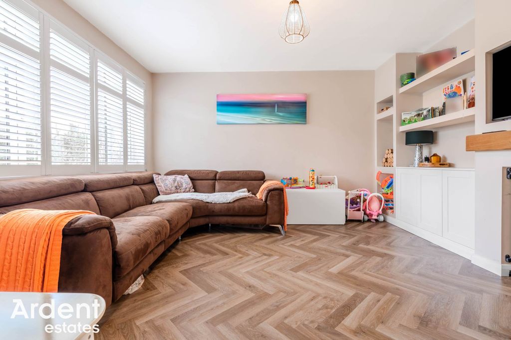 Property photo 3 of 24