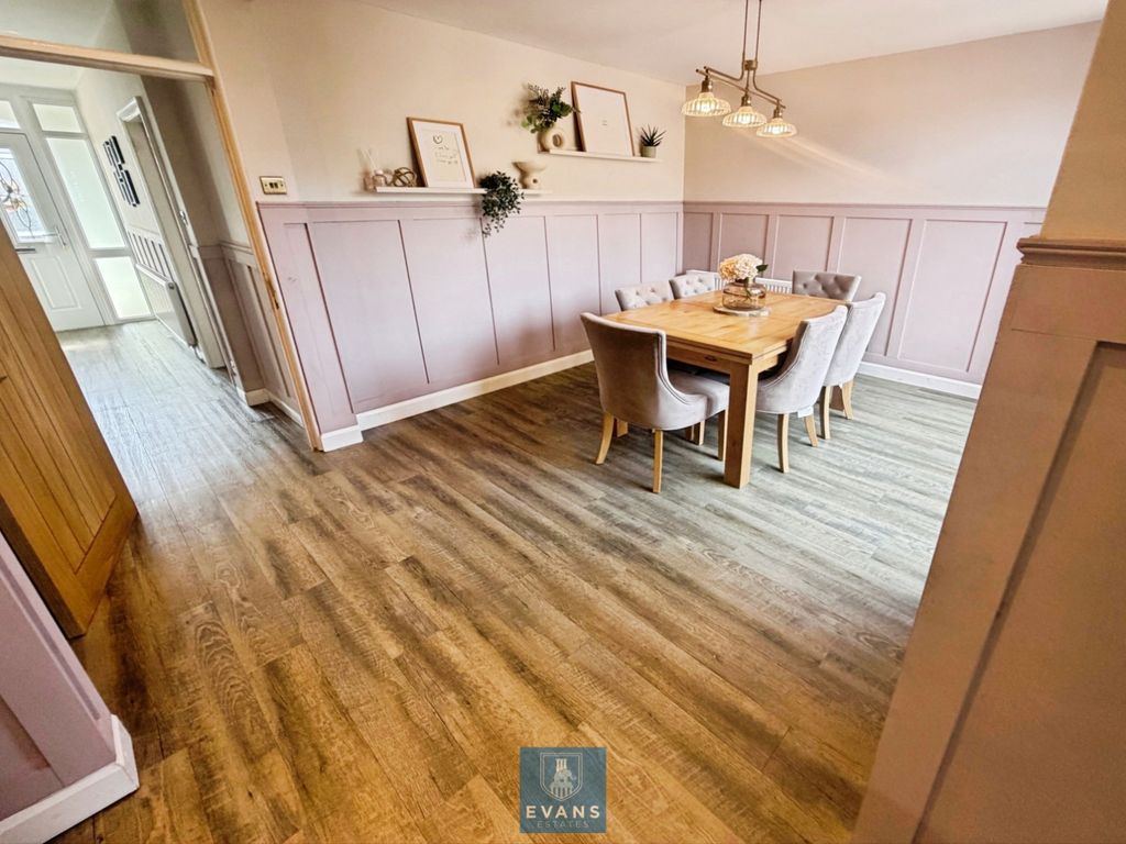 Property photo 2 of 18 Dining Area