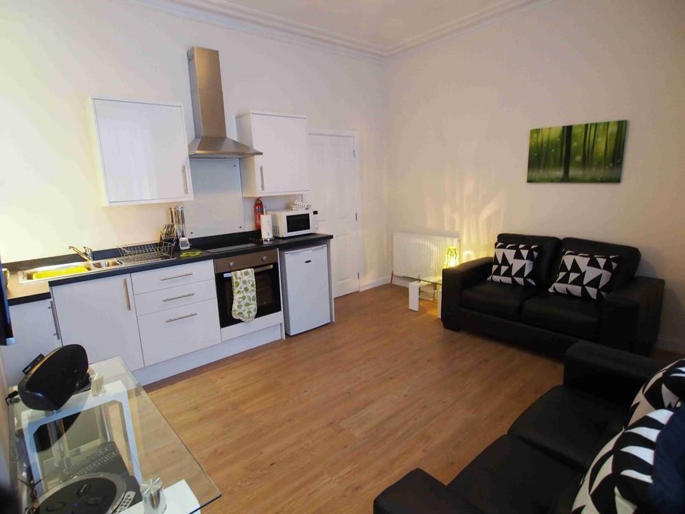 Property photo 3 of 6 Lounge − Kitchen