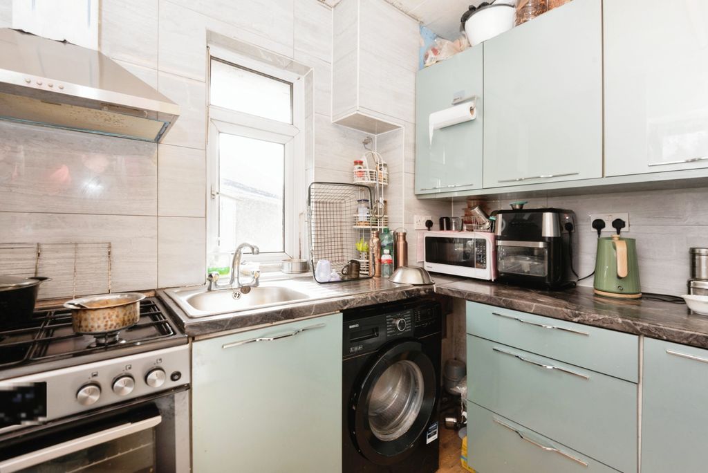 Property photo 3 of 15 Kitchen