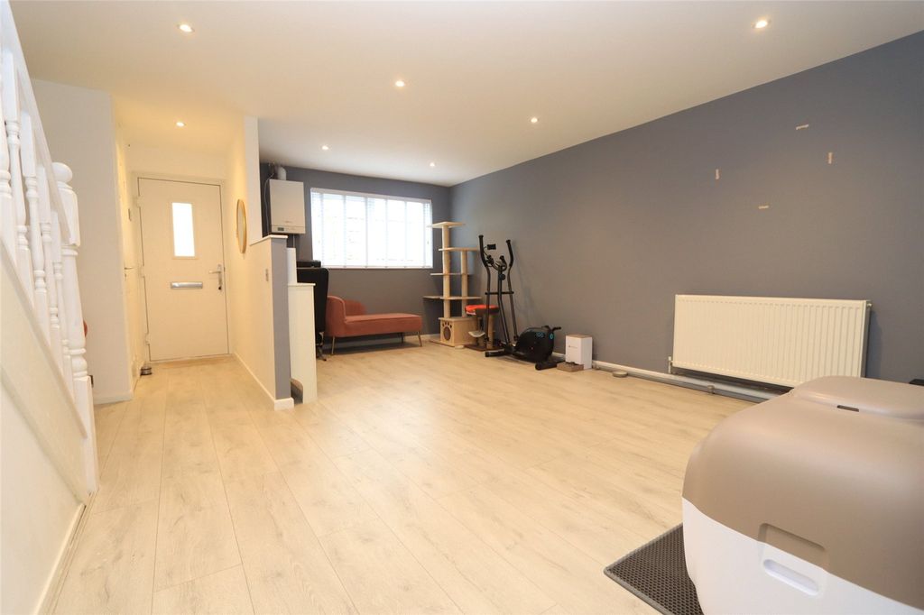 Property photo 3 of 14 Lounge