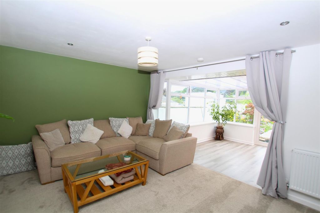 Property photo 2 of 9 Lounge