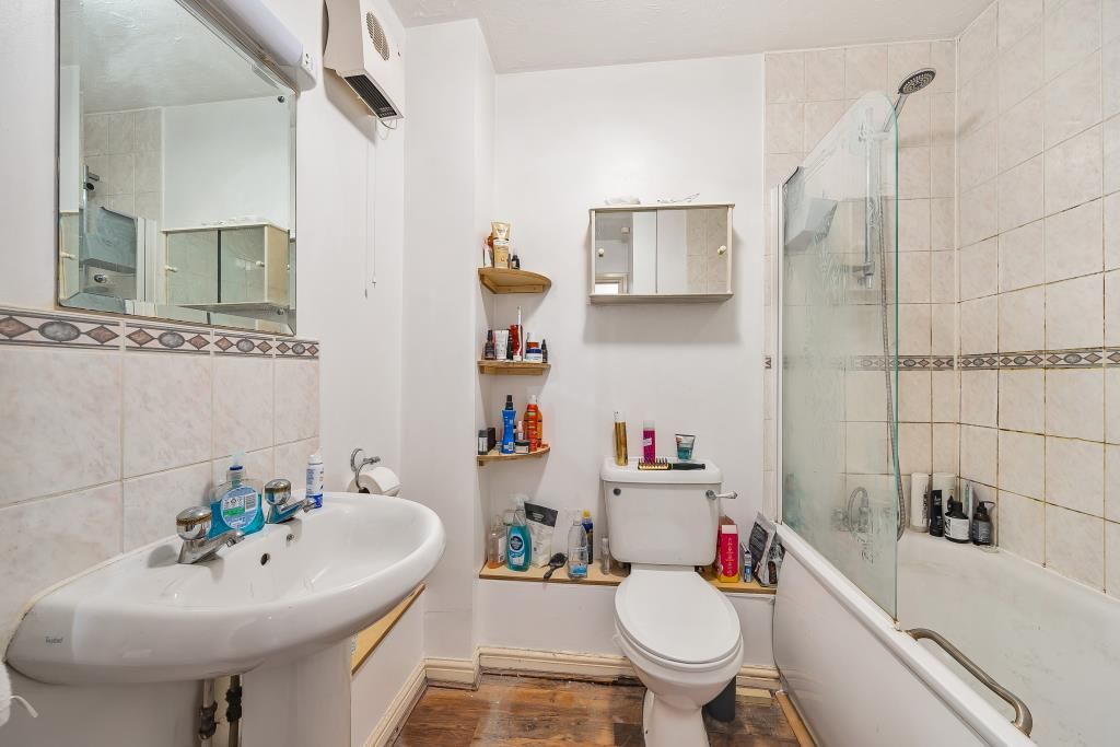Property photo 3 of 9 Bathroom