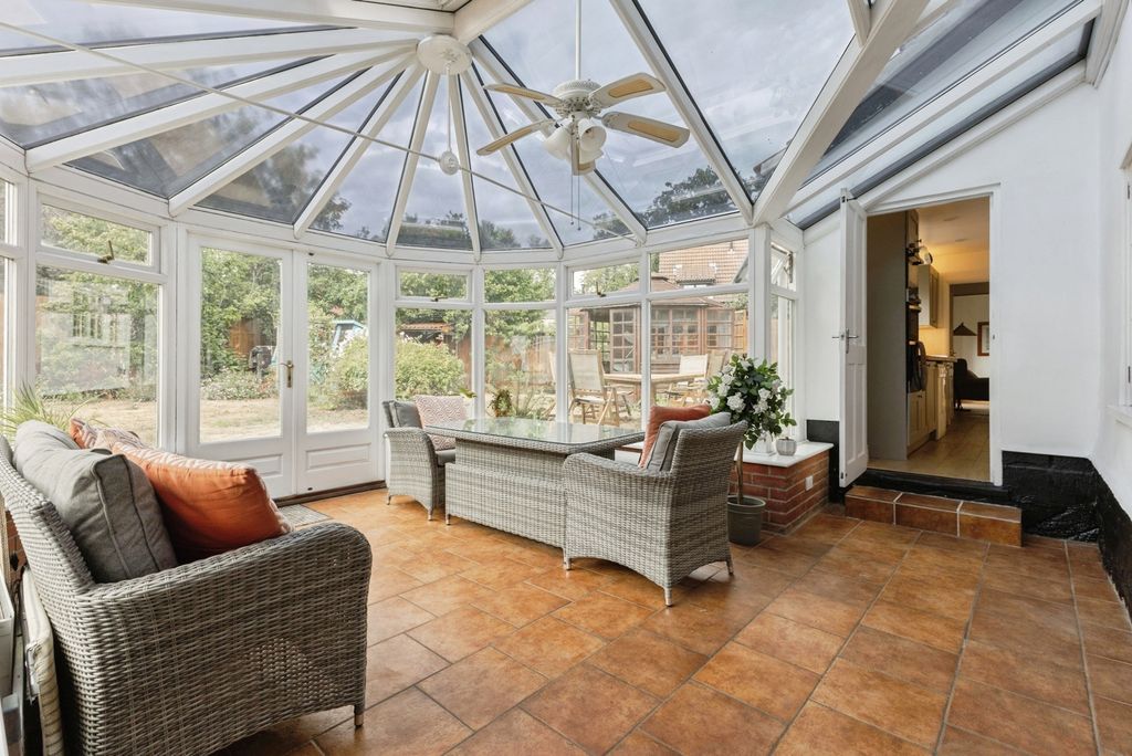 Property photo 3 of 21 Conservatory