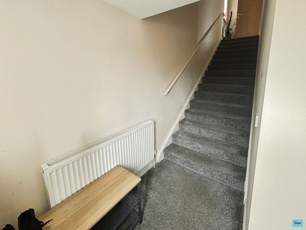 Property photo 2 of 12 Entrance Hall