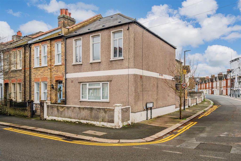 Property photo 1 of 9