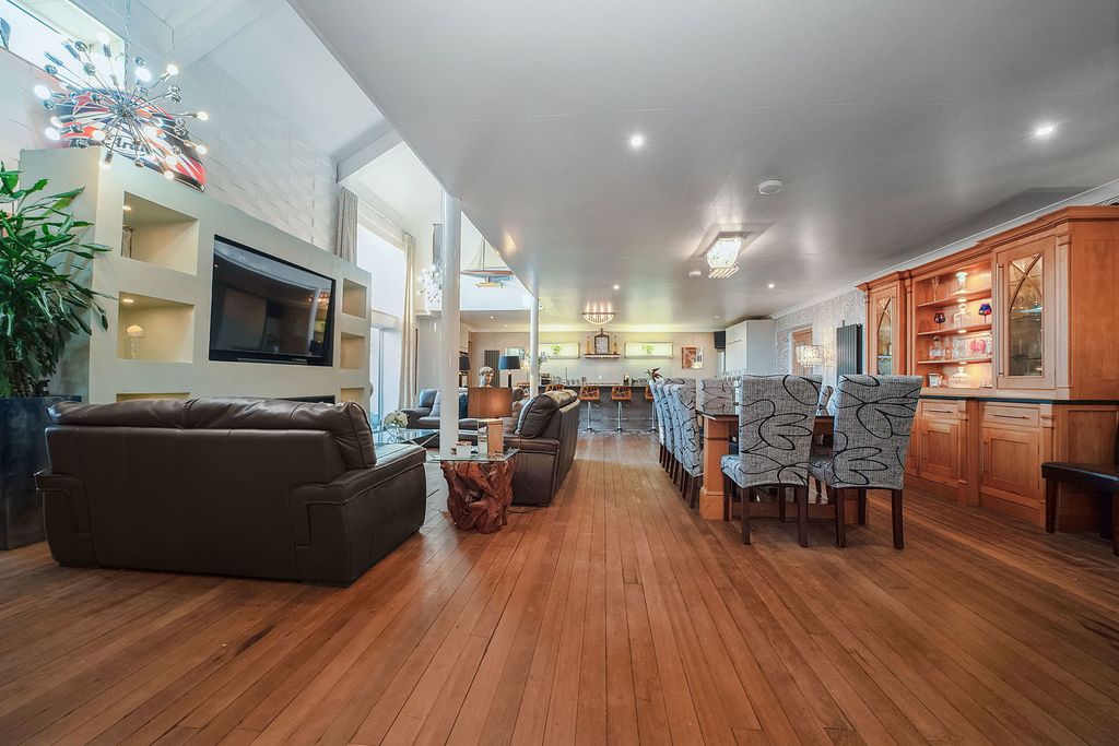 Property photo 1 of 34