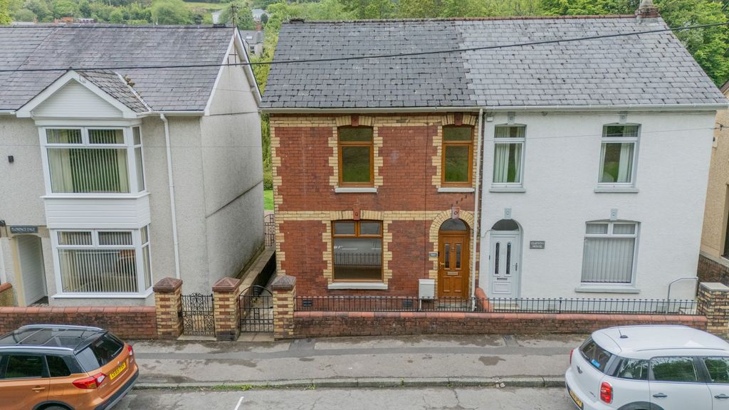Property photo 1 of 28