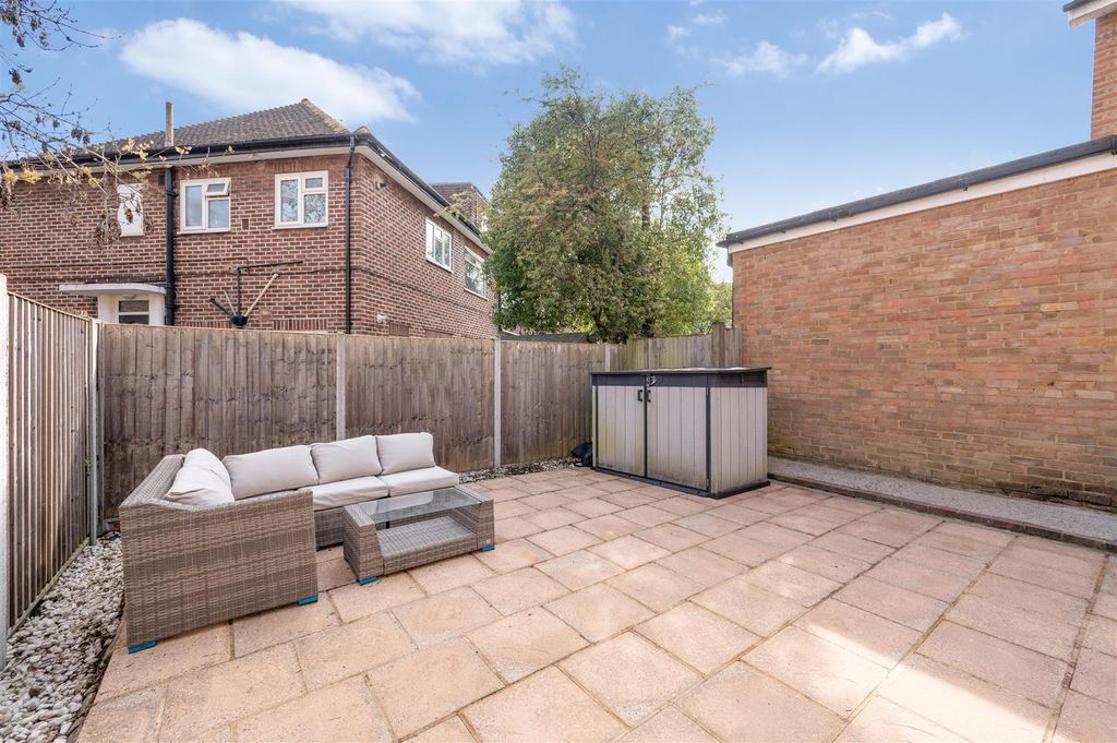 Property photo 3 of 12 Garden