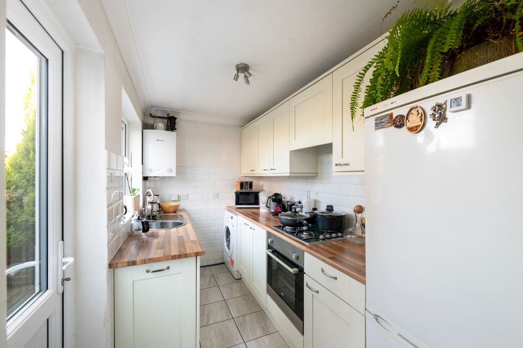 Property photo 2 of 14 Kitchen