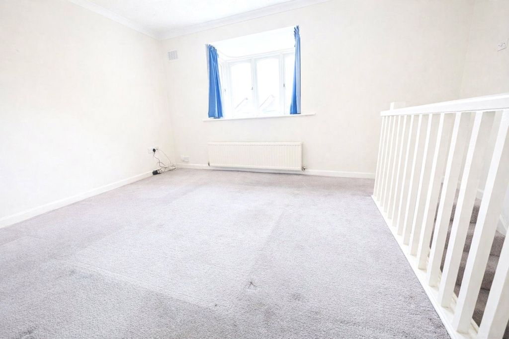 Property photo 2 of 6 Picture No. 27