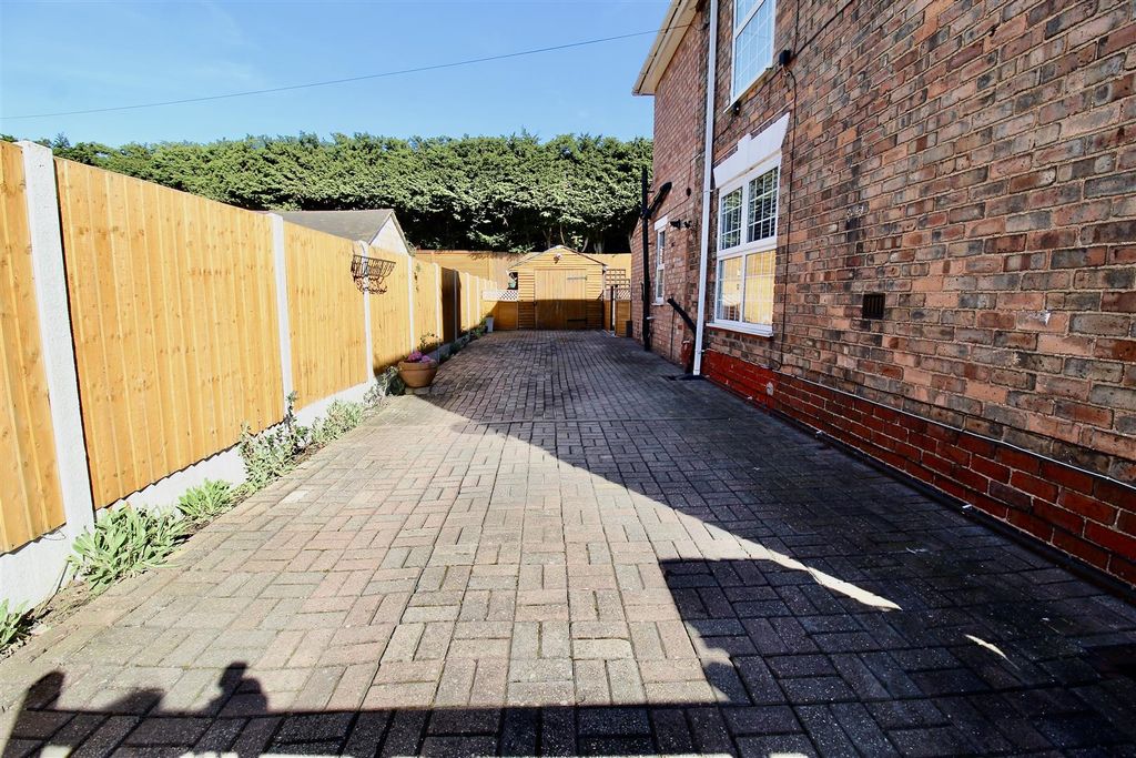 Property photo 2 of 29 Side Driveway