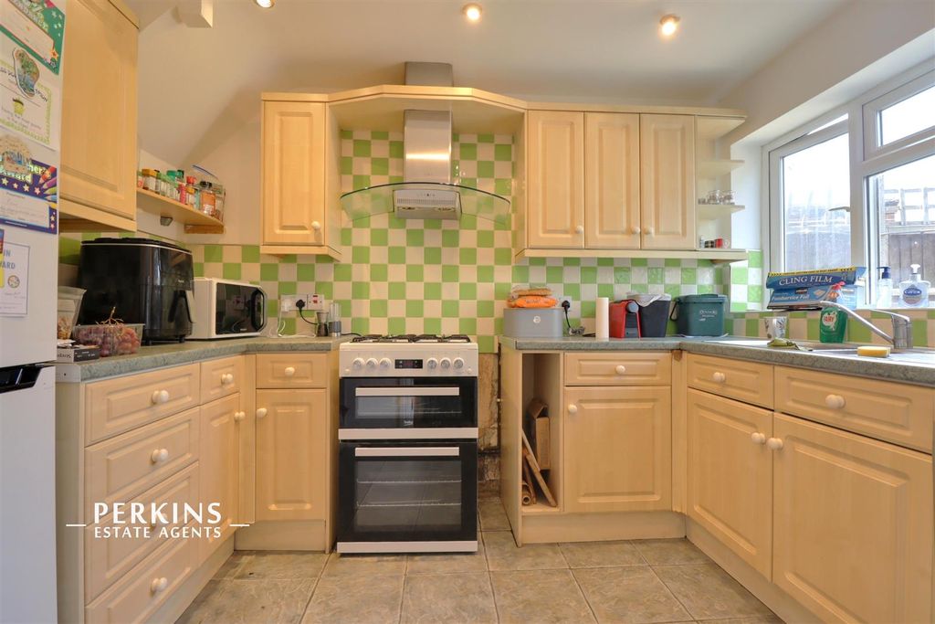 Property photo 3 of 10 Kitchen.Jpg