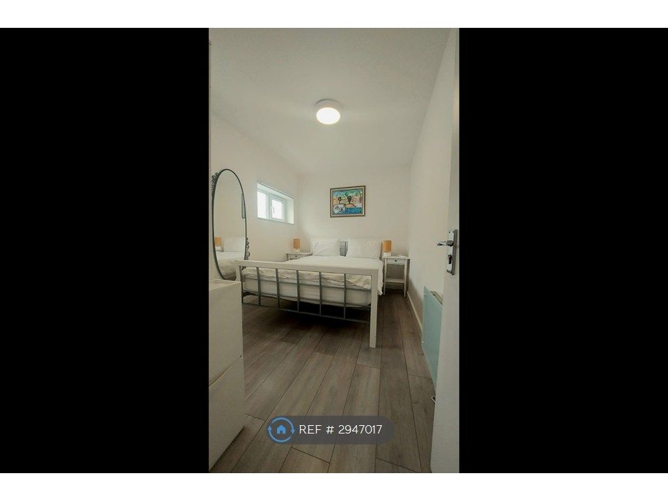 Property photo 2 of 16 The Luxury Boutique Bedroom