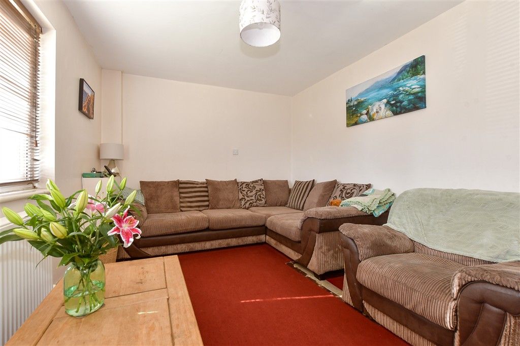 Property photo 3 of 10 Lounge