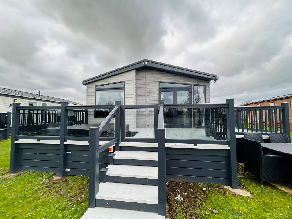 Property photo 1 of 7 Outside