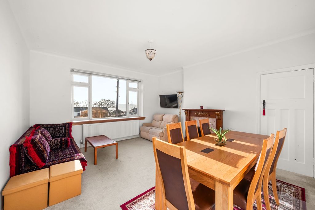 Property photo 2 of 21