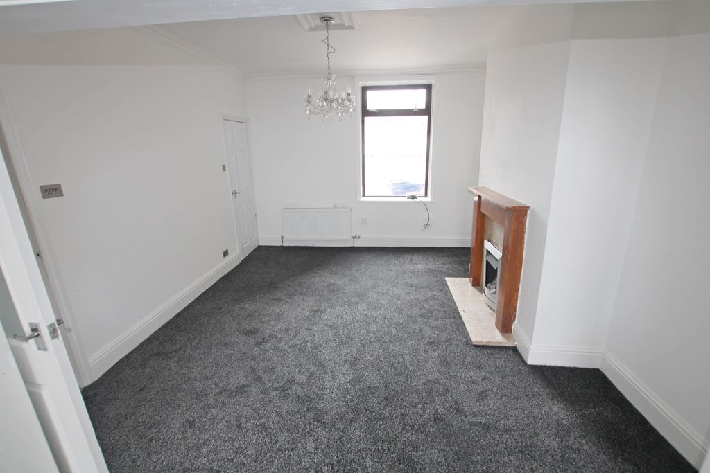 Property photo 3 of 8 3