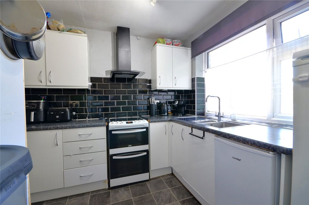 Property photo 2 of 12 Kitchen