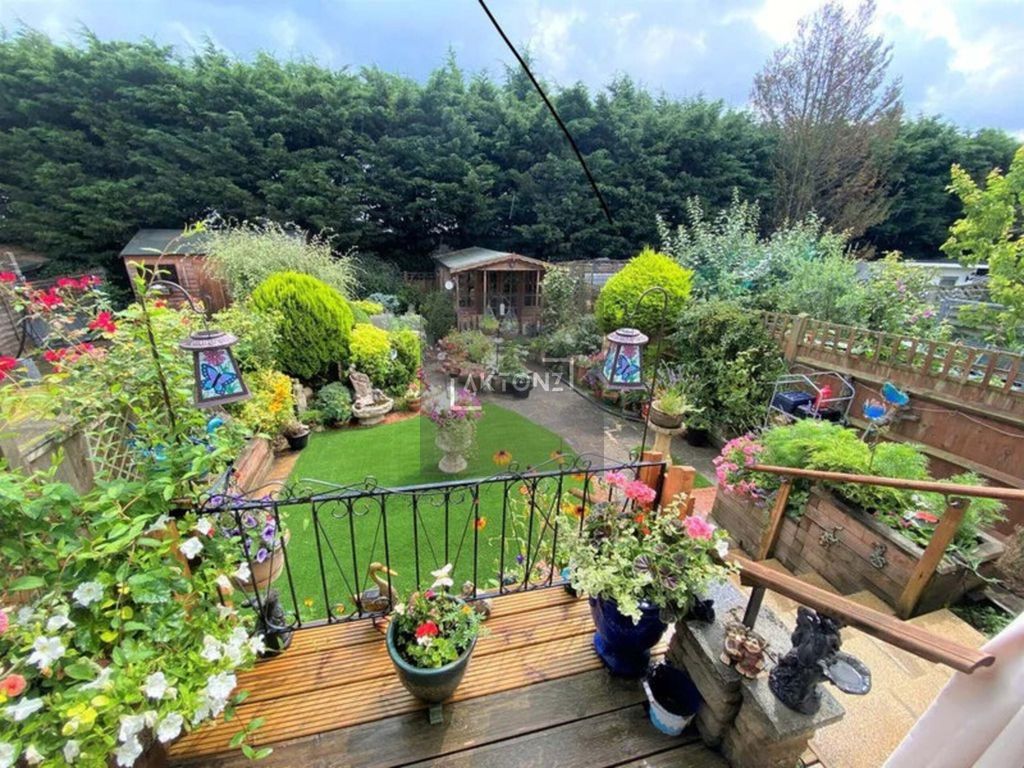 Property photo 2 of 7 93923141
