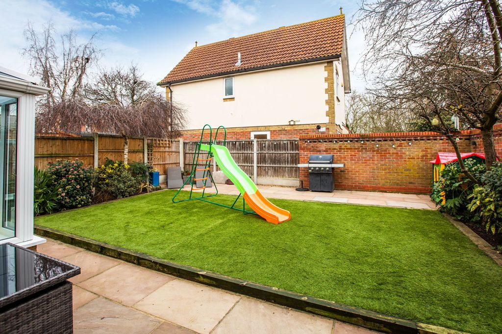 Property photo 2 of 34