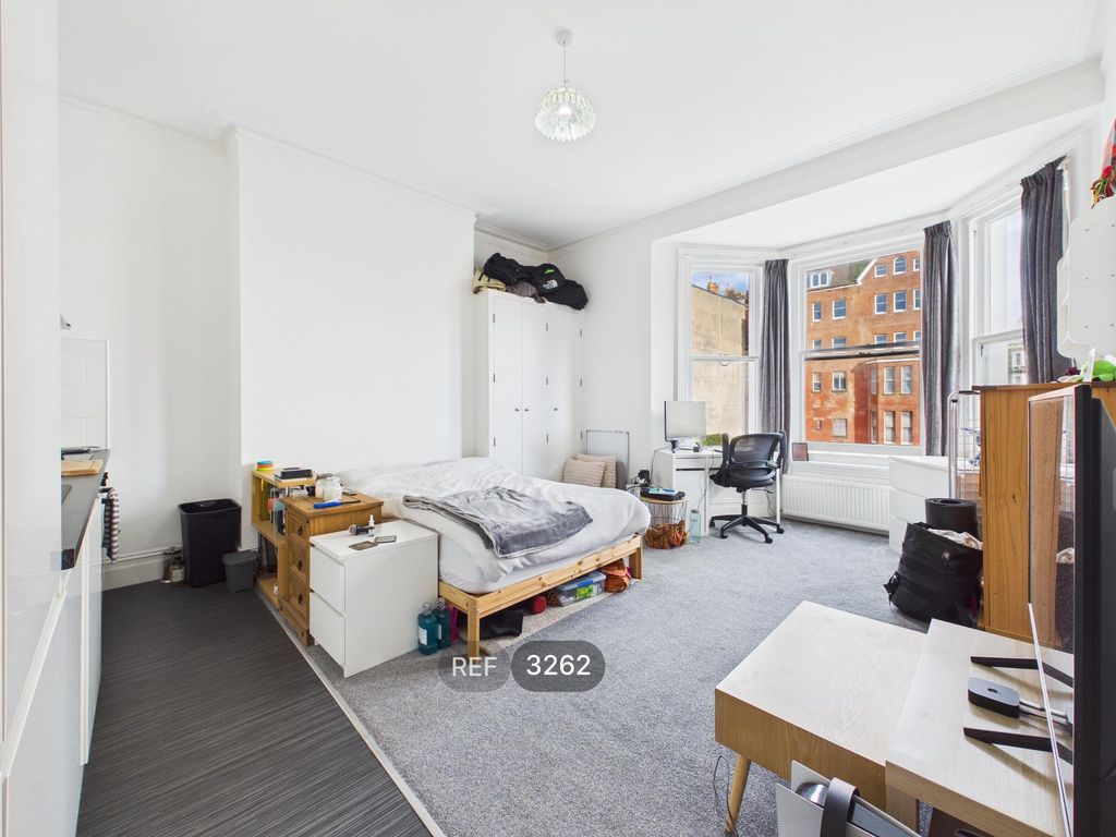 Property photo 2 of 9 Kitchen / Living Area