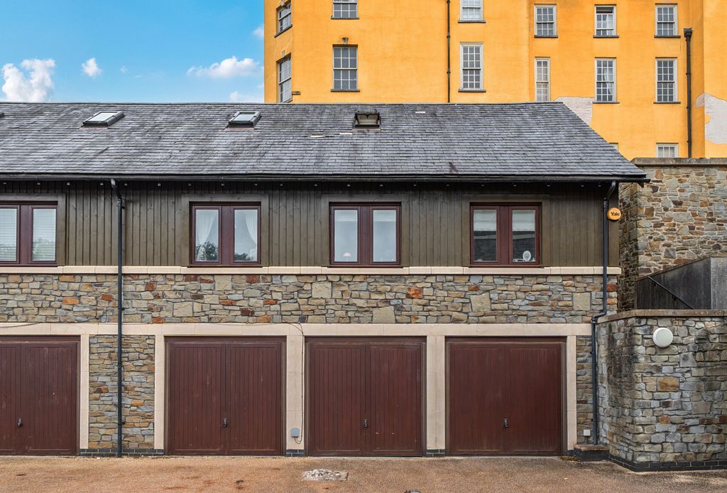 Property photo 2 of 22 1319729-3-68766B0...