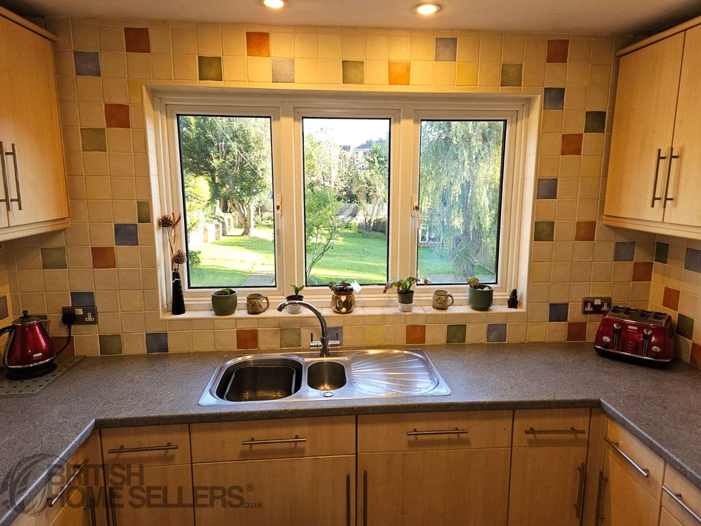 Property photo 3 of 31 Picture No. 19