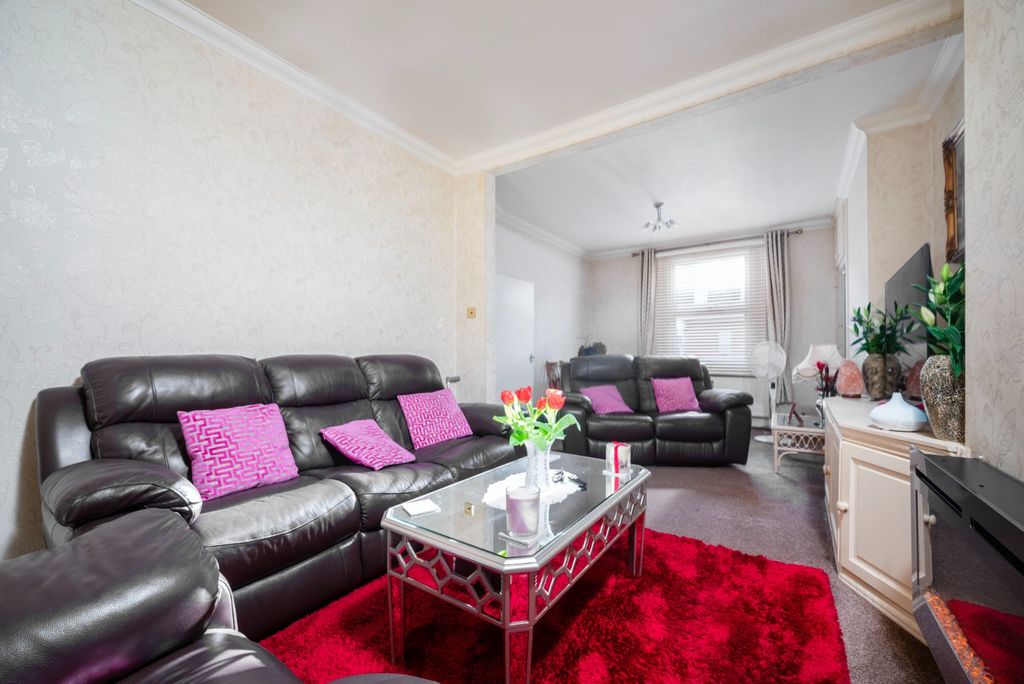 Property photo 3 of 12 4810384