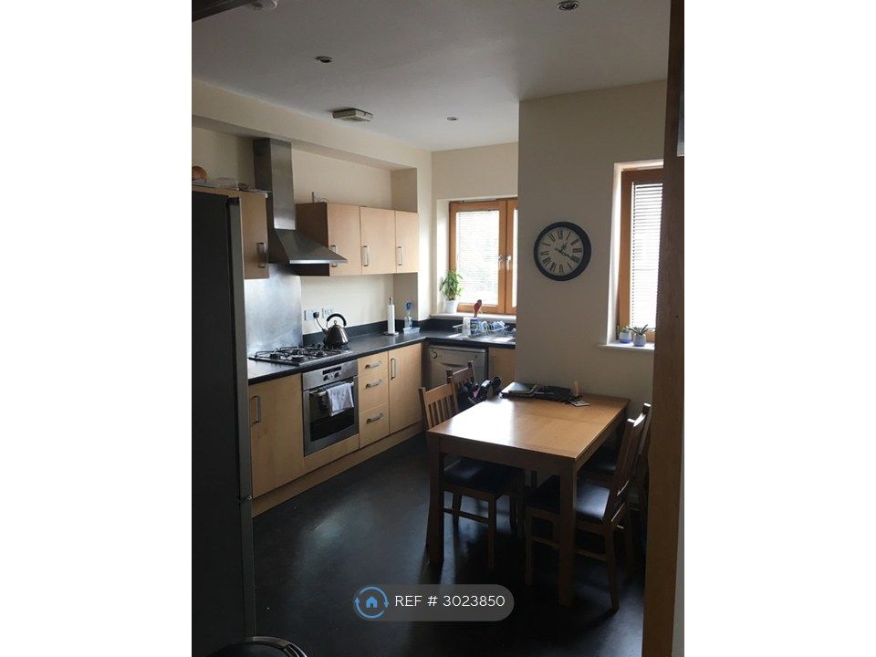 Property photo 1 of 9 Kitchen
