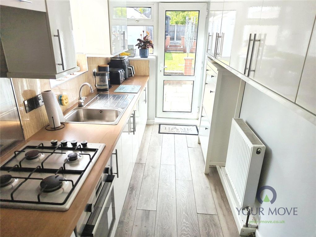 Property photo 3 of 19 Kitchen